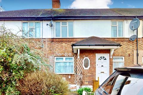 21 Grantham Gardens, Romford, RM6 6HH