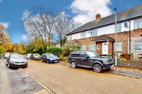 21 Grantham Gardens, Romford, RM6 6HH