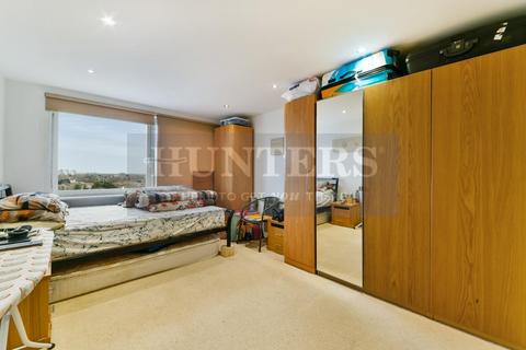 3 bedroom flat for sale, Prince Regent Road, Hounslow