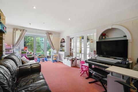 5 bedroom detached house for sale - Mountington Park Close, Harrow