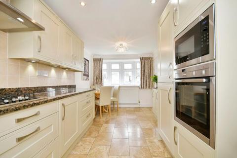3 bedroom end of terrace house for sale - Chasecliff Close, Loundsley Green, Chesterfield, S40 4HR