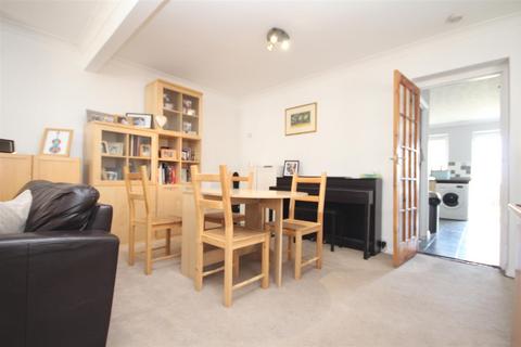 3 bedroom semi-detached house to rent, Northway, Guildford