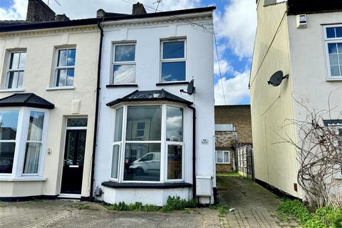 2 bedroom semi-detached house to rent, Princes Street, Southend-On-Sea