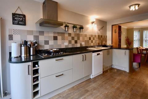 32 Needhams Patch, Cotford St Luke, Taunton, TA4 1JF