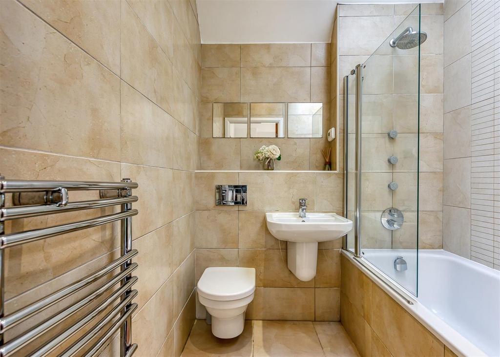 The Corn Barn-bed1 ensuite.jpg