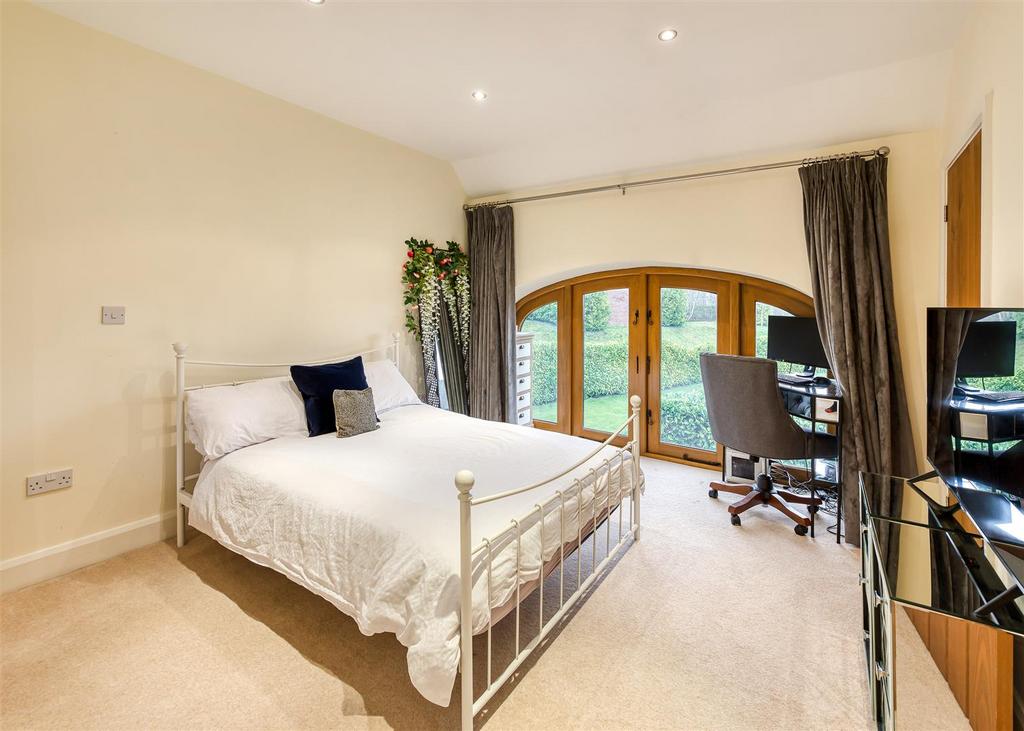 The Corn Barn-bed2.jpg