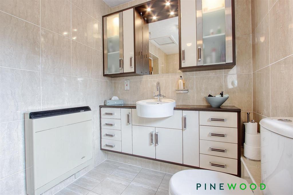 Ensuite to bedroom one
