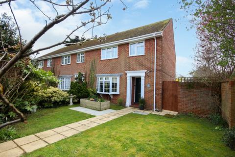 1, Oberland Court Avenue Road, Lymington, SO41 9FX
