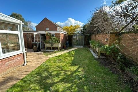 1, Oberland Court Avenue Road, Lymington, SO41 9FX