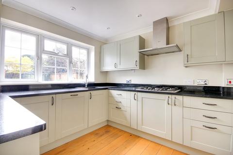 1, Oberland Court Avenue Road, Lymington, SO41 9FX