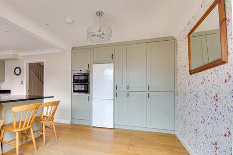 1, Oberland Court Avenue Road, Lymington, SO41 9FX