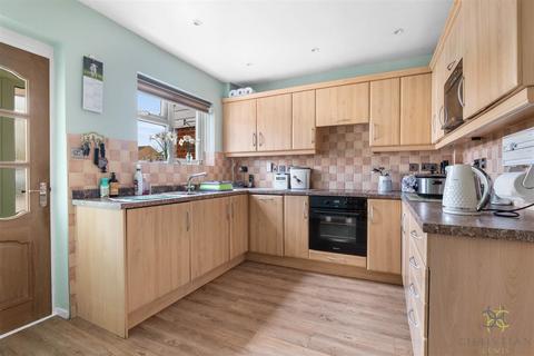 3 bedroom end of terrace house for sale, Chestnut Close, Evesham WR11