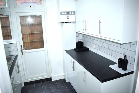 2 bedroom flat for sale - Theydon Street, Walthamstow