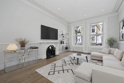 2 bedroom apartment to rent, Courtfield Gardens, South Kensington, SW5