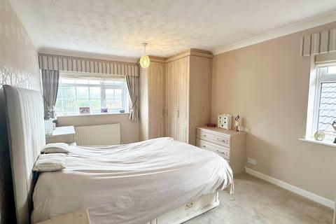12 Streetly Drive, Sutton Coldfield, B74 4PY
