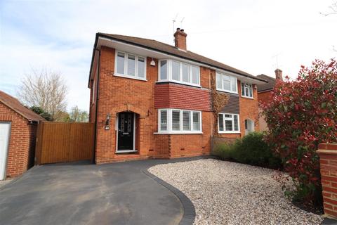 3 bedroom semi-detached house for sale - Rochford Avenue, Shenfield, Brentwood