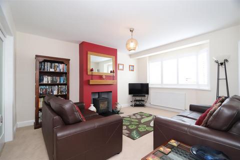 3 bedroom semi-detached house for sale, Rochford Avenue, Shenfield, Brentwood