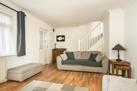 52 Stuart Way, Windsor, SL4 5NT