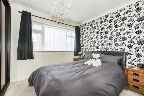 52 Stuart Way, Windsor, SL4 5NT