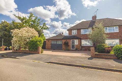 52 Stuart Way, Windsor, SL4 5NT