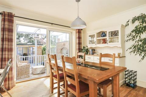 52 Stuart Way, Windsor, SL4 5NT