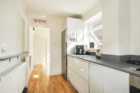 52 Stuart Way, Windsor, SL4 5NT