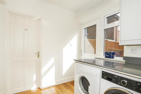 52 Stuart Way, Windsor, SL4 5NT