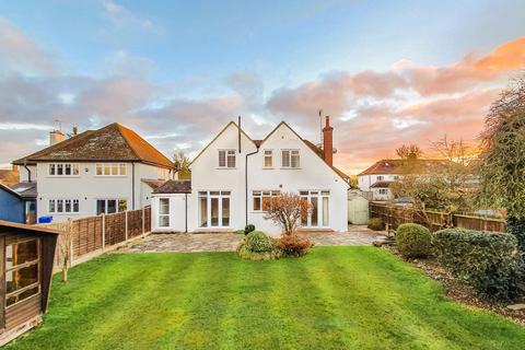 4 bedroom detached house to rent, The Drive, Hertford