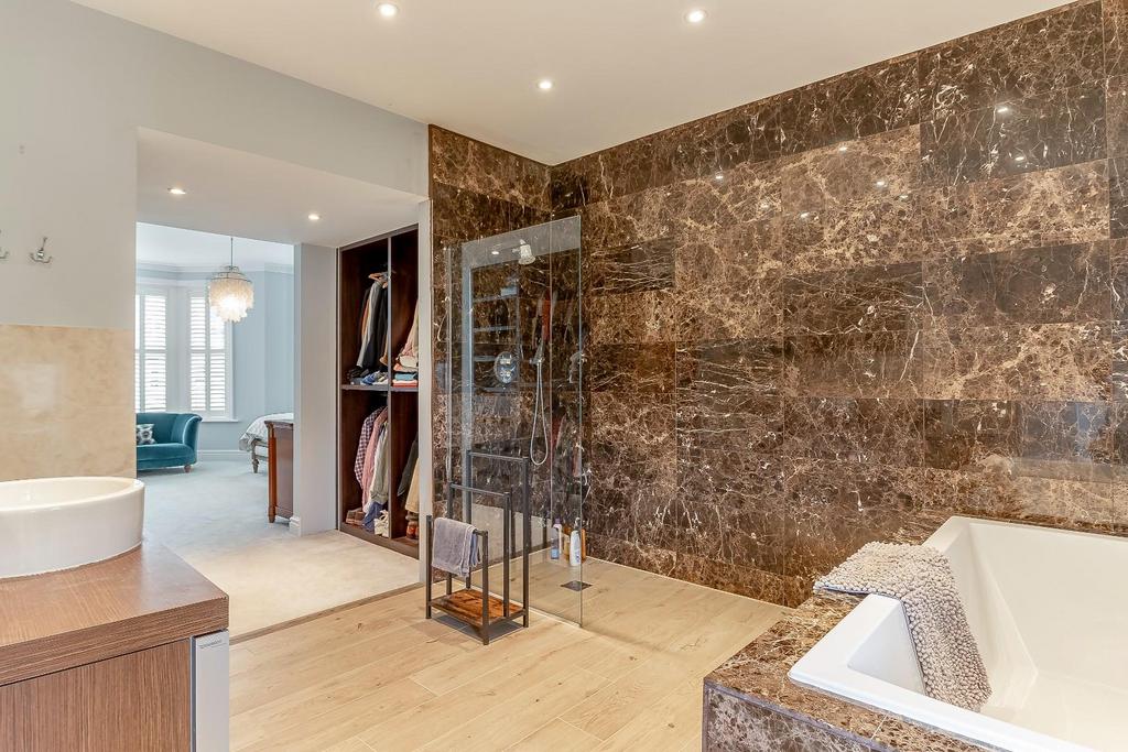 Master Bedroom Ensuite - A.jpg