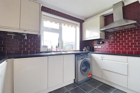 3 bedroom semi-detached house for sale, Saunders Avenue, Braintree