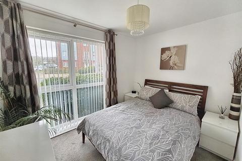 2 bedroom flat for sale - Weavers Close, Eastbourne