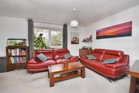 2 bedroom flat for sale, Weavers Close, Eastbourne