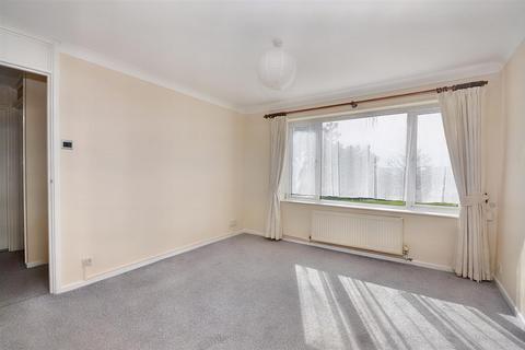 3b Bathford Close, Eastbourne, BN23 7NS