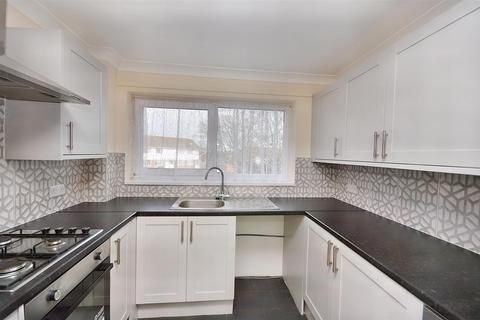 3b Bathford Close, Eastbourne, BN23 7NS