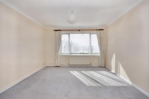 3b Bathford Close, Eastbourne, BN23 7NS