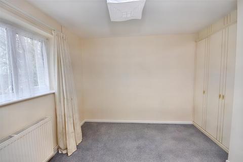 3b Bathford Close, Eastbourne, BN23 7NS