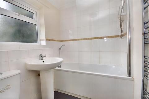 3b Bathford Close, Eastbourne, BN23 7NS