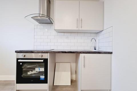 1 bedroom flat to rent - Bounces Road, London