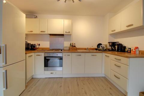 2 bedroom flat for sale, Kiln Close, Gloucester