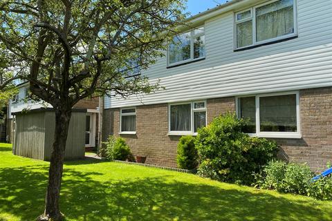 2 bedroom flat for sale, Warwick Gardens, Thames Ditton