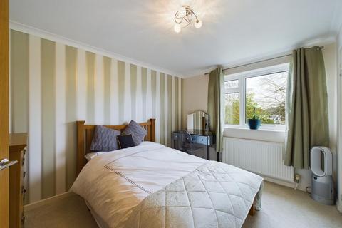 56 Warwick Gardens, Thames Ditton, KT7 0RB