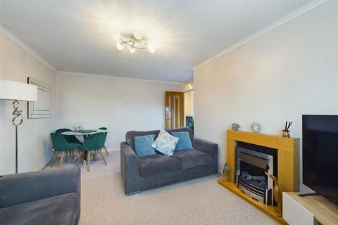 56 Warwick Gardens, Thames Ditton, KT7 0RB