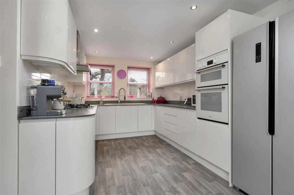 Open plan living/dining kitchen