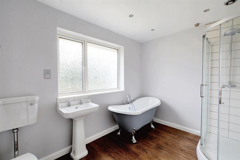 DSC 6298bathroom.jpeg