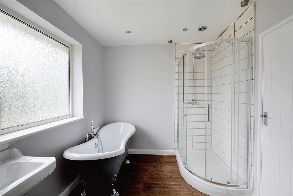 DSC 6301bathroom.jpeg