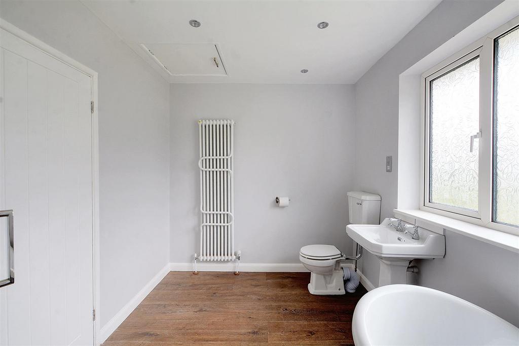 DSC 6304bathroom.jpeg