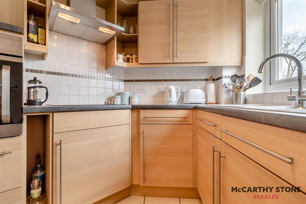 8586887-interior06.jpg