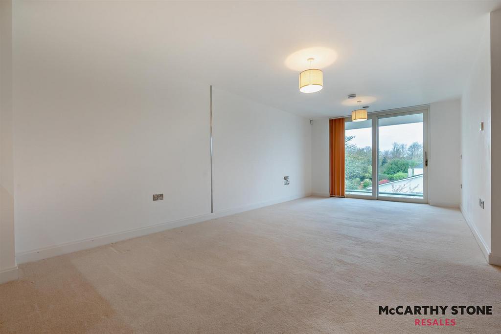 Open plan living room/kitchen