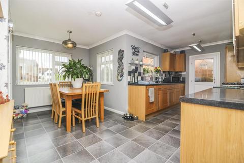 3 bedroom detached bungalow for sale, Esplanade, Mayland,