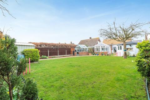 2 bedroom detached bungalow for sale - Haselfoot Road, Boreham, Chelmsford